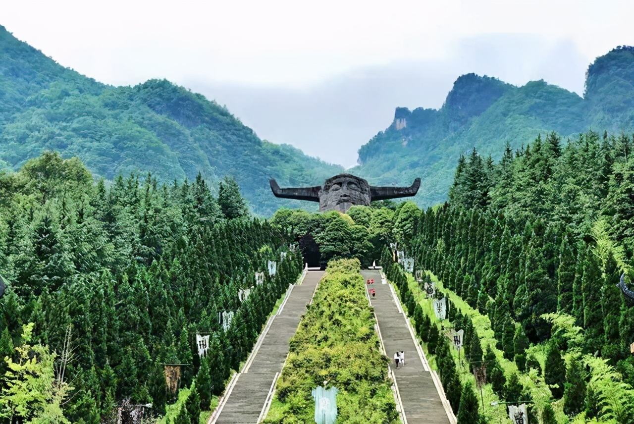 小張的無線講解器成為游客深入了解神農架的重要工具